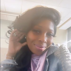 Hi , I’m your Posher .. I will be listing some good stuff throughout this month